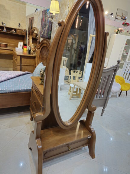 آینه ایستاده